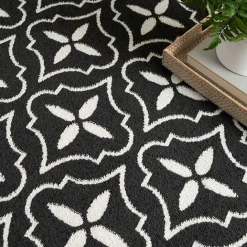 New Kirklands Home Black & Ivory Quatrefoil Indoor/Outdoor Rug, 4x6