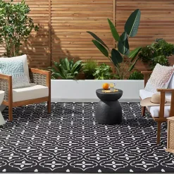 Outlet Kirklands Home Black & Ivory Quatrefoil Indoor/Outdoor Rug, 8x10