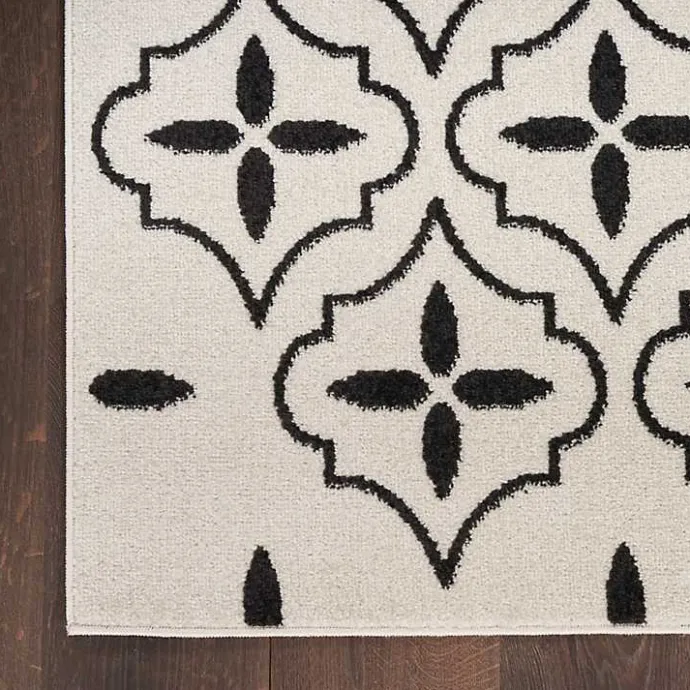 Kirklands Home Ivory & Black Quatrefoil Indoor/Outdoor Rug, 4x6