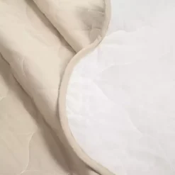 Outlet Kirklands Home White and Tan Scallop 3-pc. Full/Queen Quilt Set
