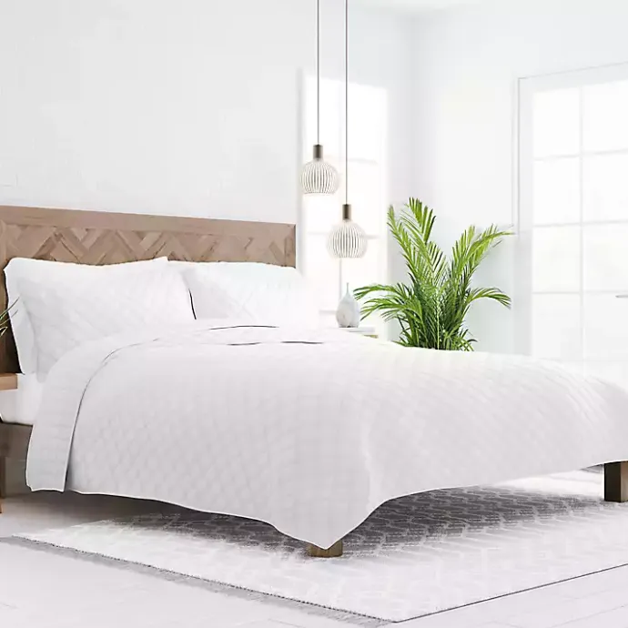 New Kirklands Home Stitched Diamond 3-pc. Queen Quilt Set White